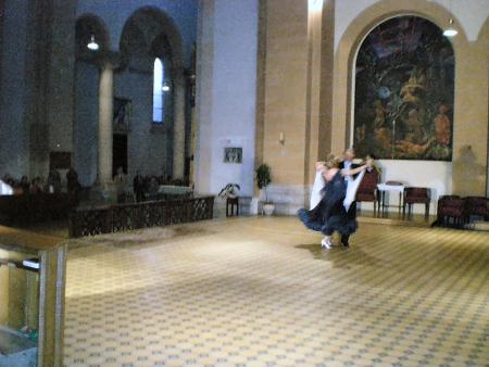 Tanzmeditation Altarraum Kaiserjubiläumskirche Mexikoplatz 2009